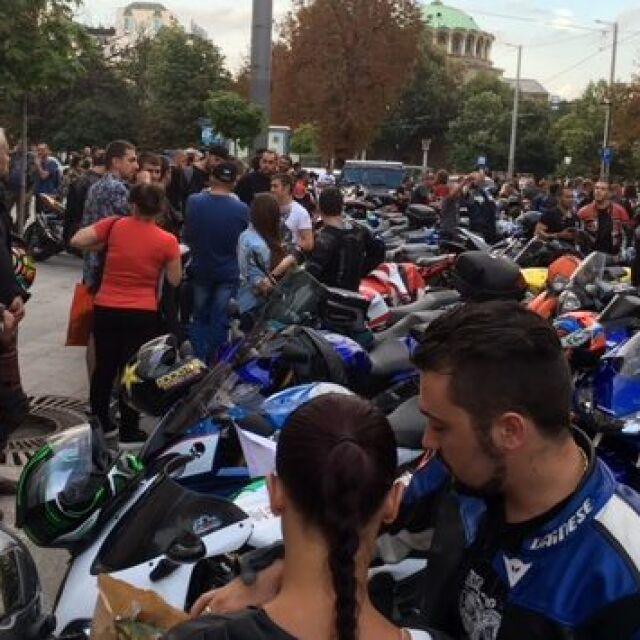 Стотици мотористи отново излязоха на протест пред Съдебната палата в София