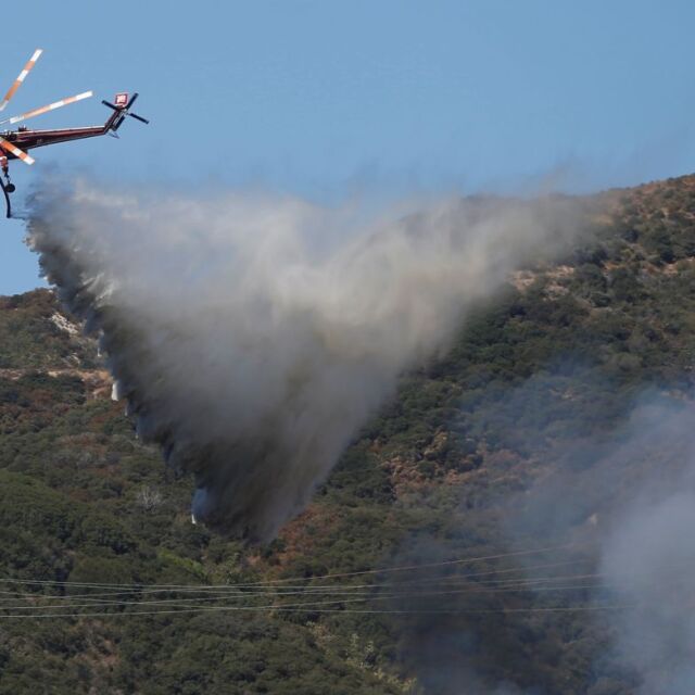 Над 80 хиляди души са застрашени от огромен пожар в Калифорния (ВИДЕО)