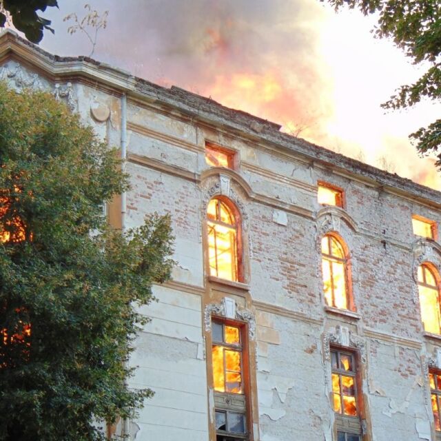 Експерти: Изгорелите Тютюневи складове в Пловдив може да бъдат възстановени