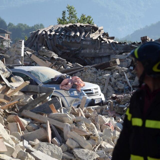 215 души са извадени живи изпод развалините след труса в Италия 
