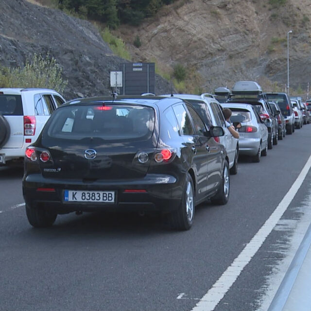 Над 13 000 коли преминали към Гърция през Маказа за 48 часа