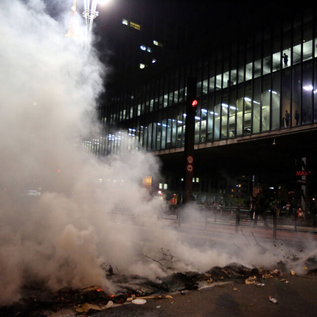 Бразилската полиция използва сълзотворен газ срещу протестиращи в подкрепа на Дилма Русеф