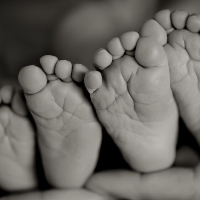 Жена от Айтоско роди близнаци – едното в линейка, а второто в болница
