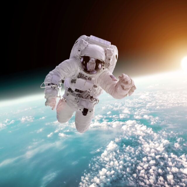 „Ало, Космос! Говори България!“: Наши ученици разговаряха с астронавти от НАСА 