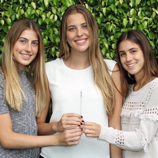 Три гимназистки създадоха сламка срещу изнасилвания, откриваща наркотици в напитките