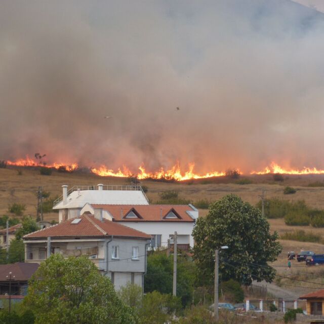 Кметът на Бургас обяви частично бедствено положение заради пожара