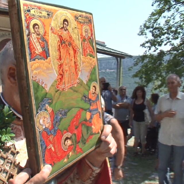Стотици се стекоха в Преображенския манастир край Велико Търново 