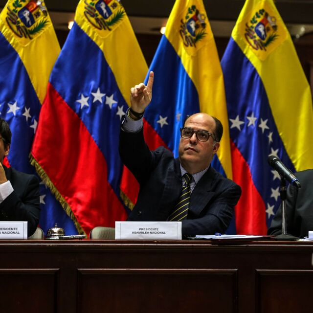 Сблъсък между законодателните органи във Венецуела