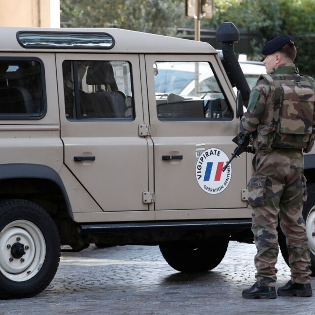 Нападението край Париж вече се разследва като възможен акт на тероризъм