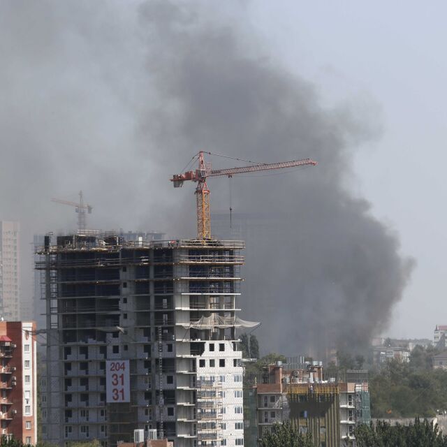 Извънредно положение заради огромен пожар в Ростов на Дон