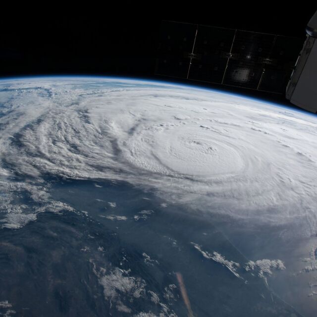 Ураганът „Харви“ отслабна до трета степен