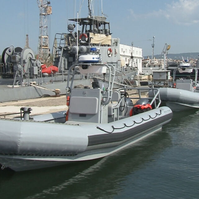 ВМС се сдобиха с бързоходни лодки и противотерористичен катер