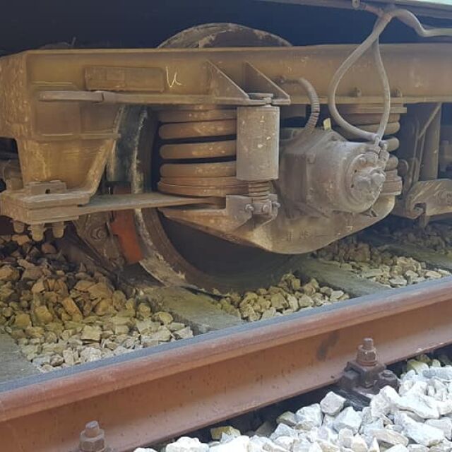 Все още се изясняват причините за инцидента с влак в Сливенско