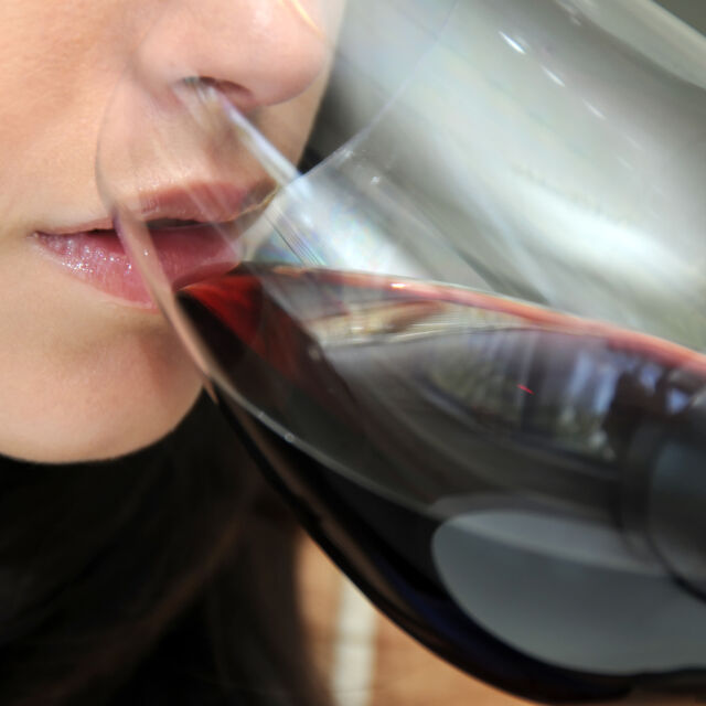 Наистина ли червеното вино е полезно за сърцето