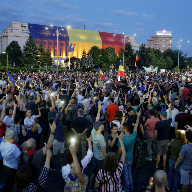 На фона на протестите: Управляващите в Румъния са категорични, че няма да подадат оставка