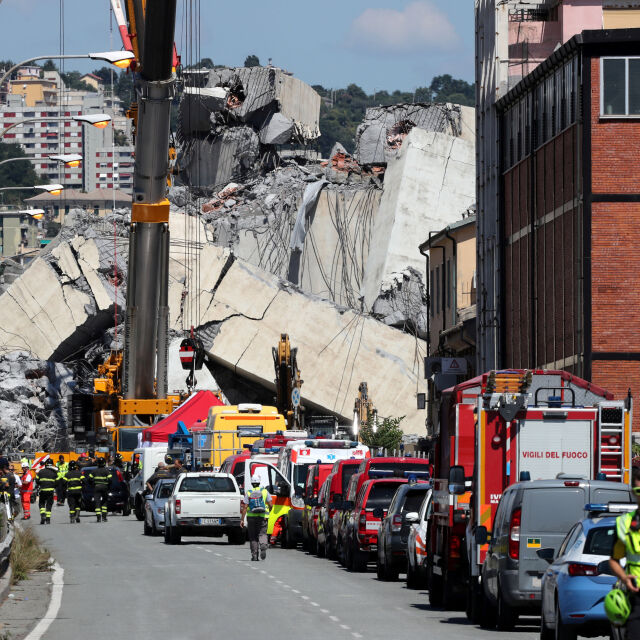 Петима остават в неизвестност след рухването на моста в италианския град Генуа