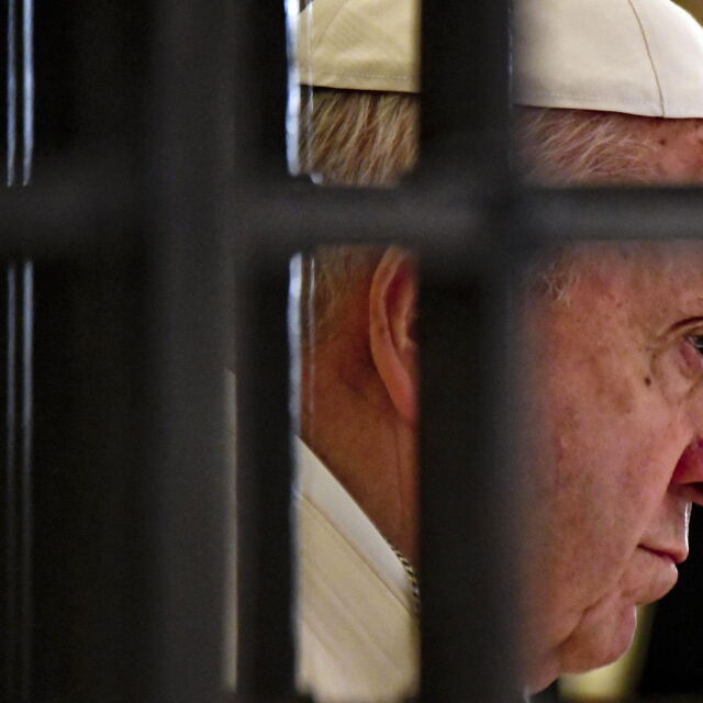 Ватиканът изпитва срам и тъга след доклада за сексуален тормоз от свещеници