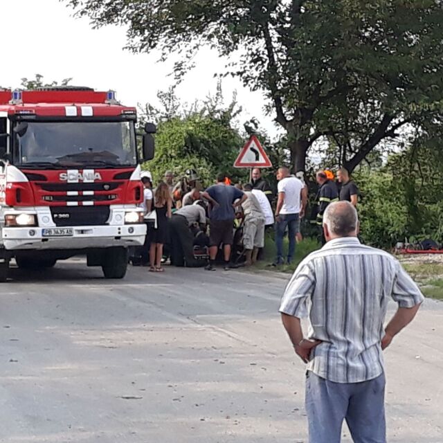 Пожарникар загина при пътен инцидент край Куклен (СНИМКИ)
