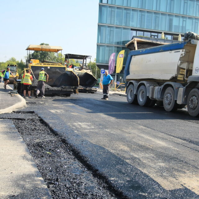 Добра новина за шофьорите: Ремонтът на бул. „България” приключва по-рано