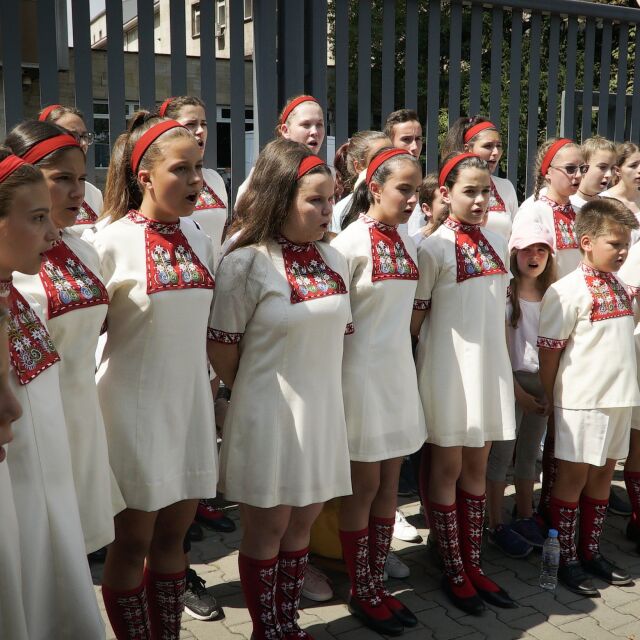 Детският радиохор на БНР излезе на протест (СНИМКИ И ВИДЕО)