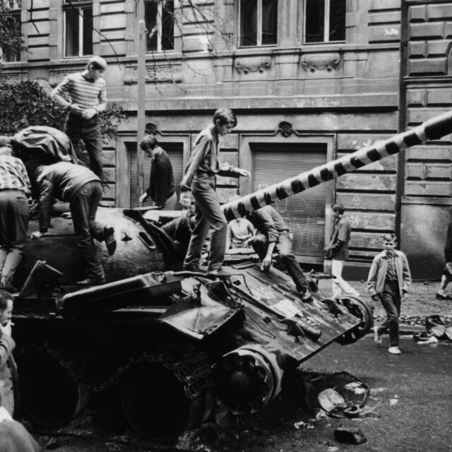 Спомен за Пражката пролет: 50 години без „социализъм с човешко лице” (СНИМКИ)
