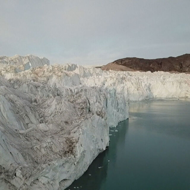 Голям ледник в Гренландия се топи