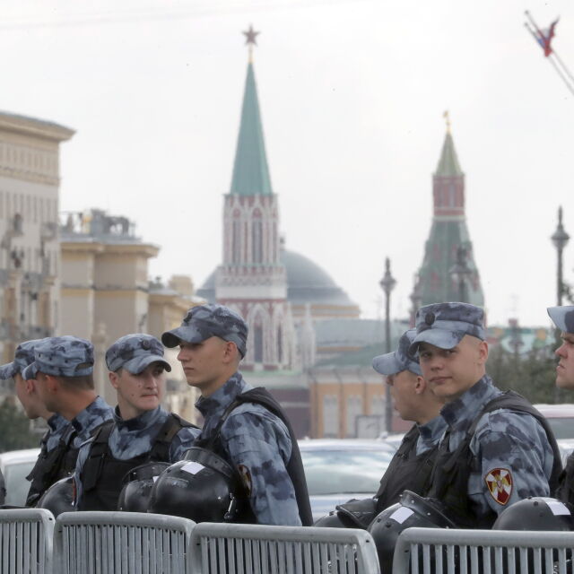 Стотици арестувани по време на протест в Москва