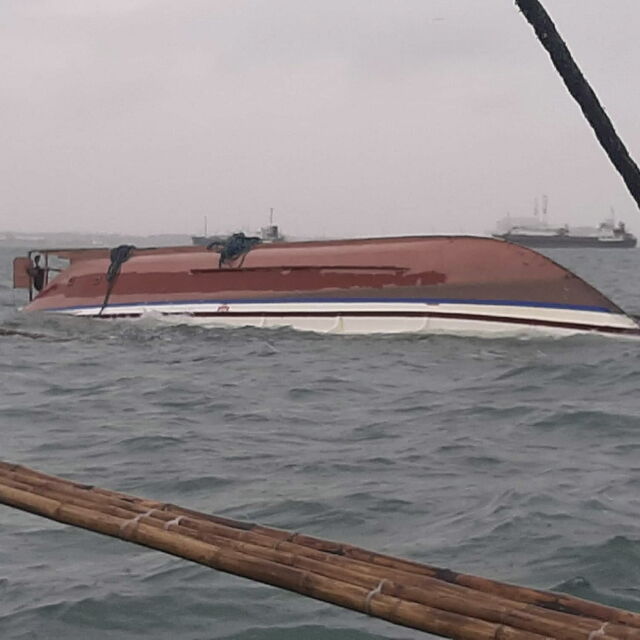 11 човека се удавиха, след като две моторници се преобърнаха на Филипините 