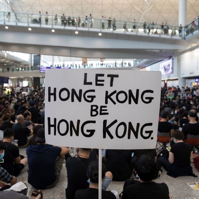 Хонконг уверява чуждестранните туристи, че са в безопасност