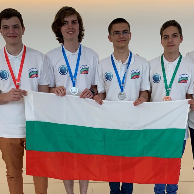 4 медала за българския отбор от олимпиадата по информатика в Баку