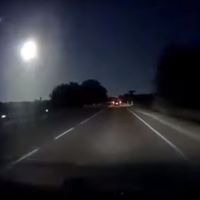 Заснеха падащ метеорит в Италия (ВИДЕО)
