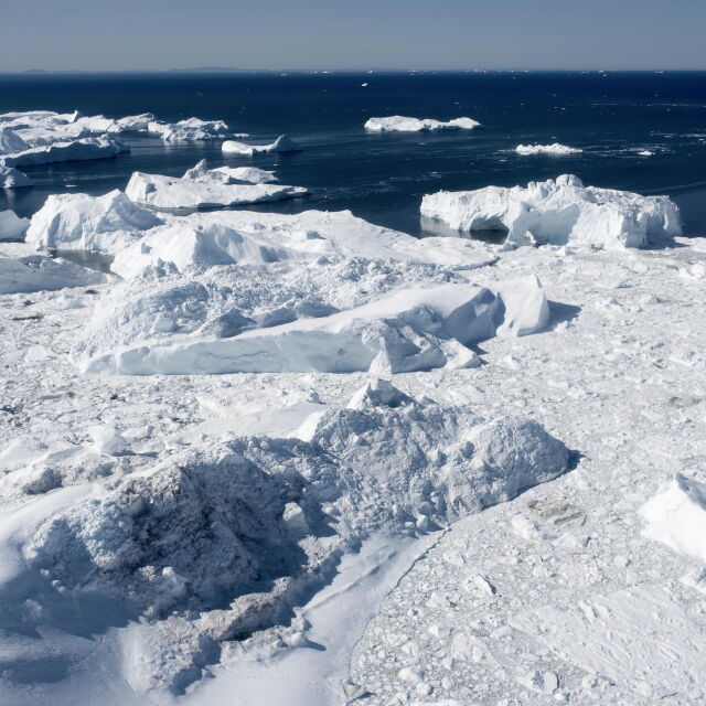 Бързото топене на ледниците в Гренландия чертае бъдещето на Земята