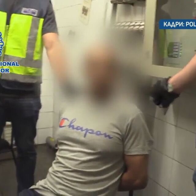 Арестуваха мъж, снимал тайно под полите на жени на обществени места в Испания