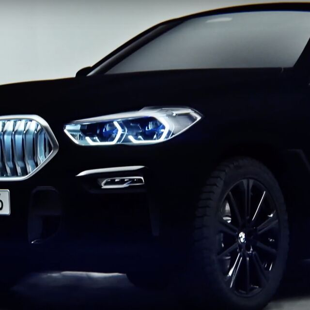 BMW представи X6 боядисана в най-черното черно (СНИМКИ и ВИДЕО)