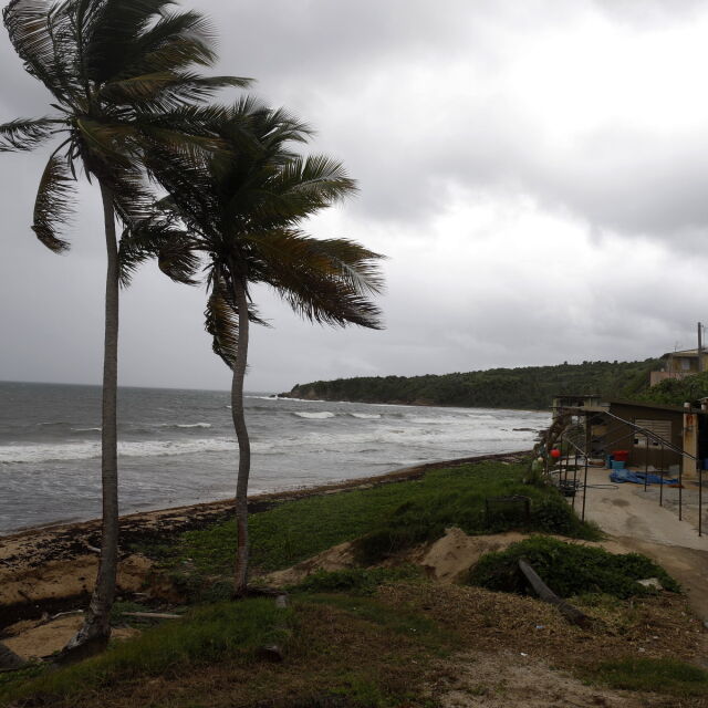 Ураганът „Дориан" се насочва към Бахамите