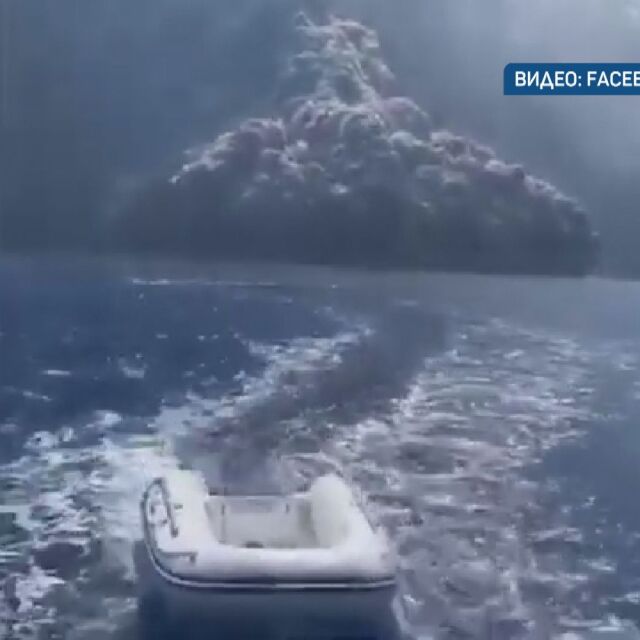 Туристи избягаха с лодка от вулкана Стромболи