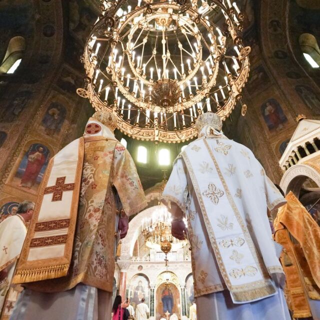 Патриаршеската катедрала "Св. Александър Невски" чества храмов празник (СНИМКИ)