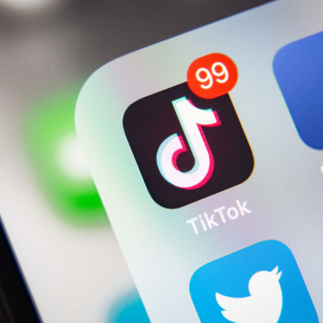 TikTok ограничава малолетните потребители до един час ползване