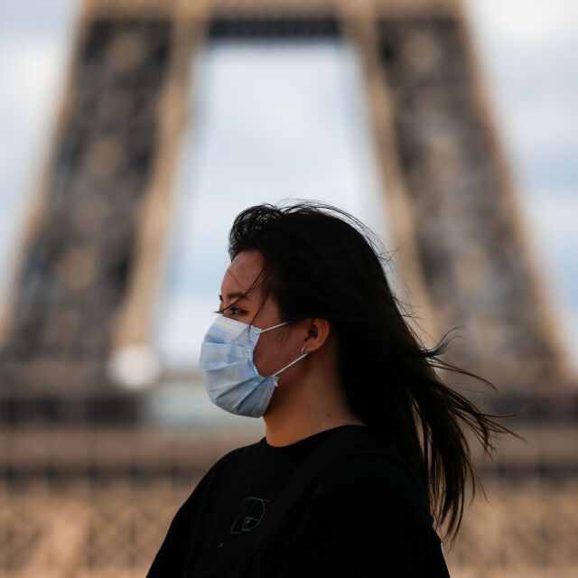 Маските на открито стават задължителни от понеделник в оживените зони в Париж