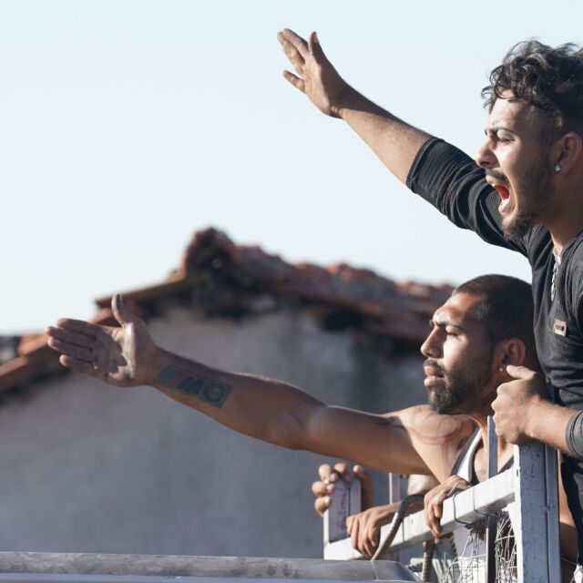 Напрежение в ромския квартал в Стара Загора, събарят незаконни къщи