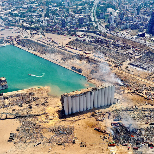 Повдигнаха обвинения на 25 души за експлозиите на пристанището в Бейрут
