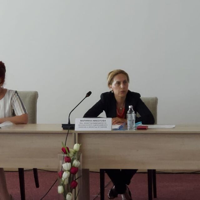 Марияна Николова на спешна среща с представителите на германските туроператори