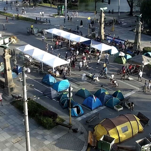 Протестите продължават, София остава с блокирани кръстовища