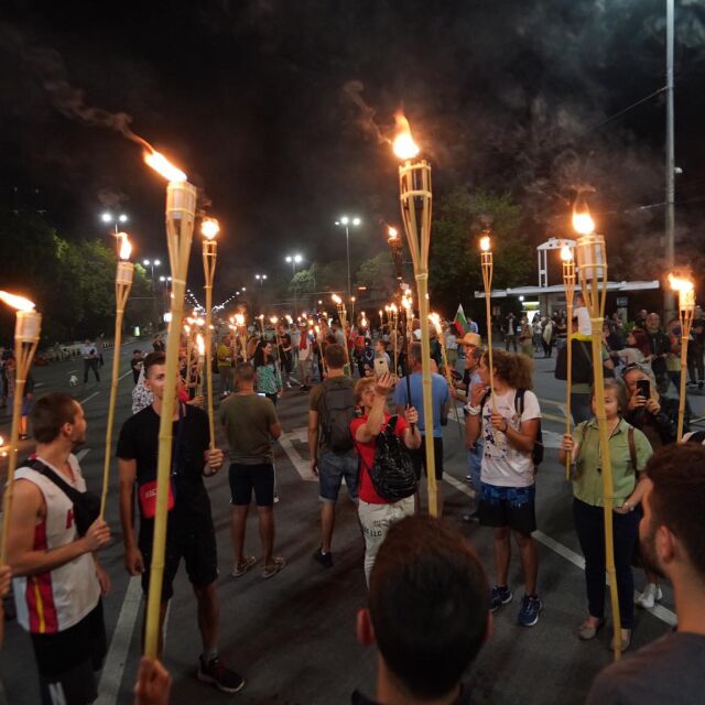 Ден 32: Факелно шествие премина по бул. "Цариградско шосе"
