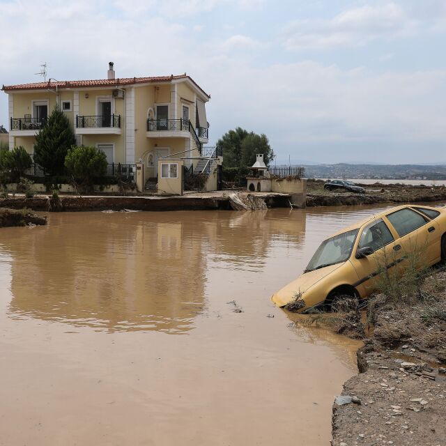 8 вече са жертвите на наводненията на гръцкия остров Евбея