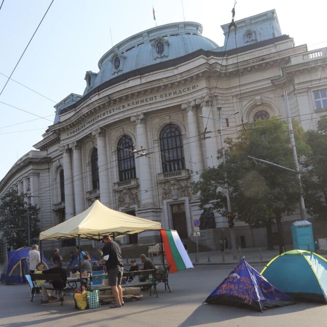 Повторна блокада: Кръстовището при Софийския университет отново е затворено 