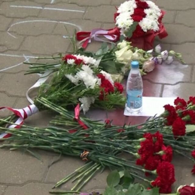 Пратеници от ЕС положиха цветя на мястото, където протестиращ загина в Минск
