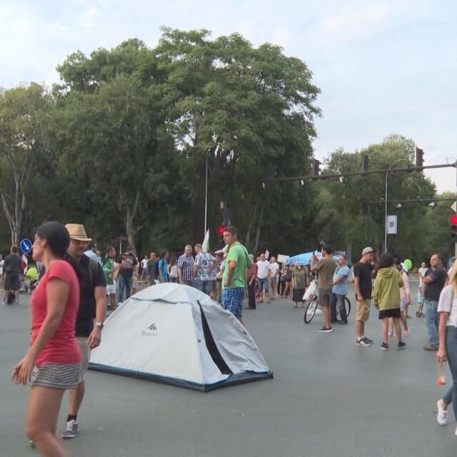 Протестиращите вдигнаха втората блокада във Варна