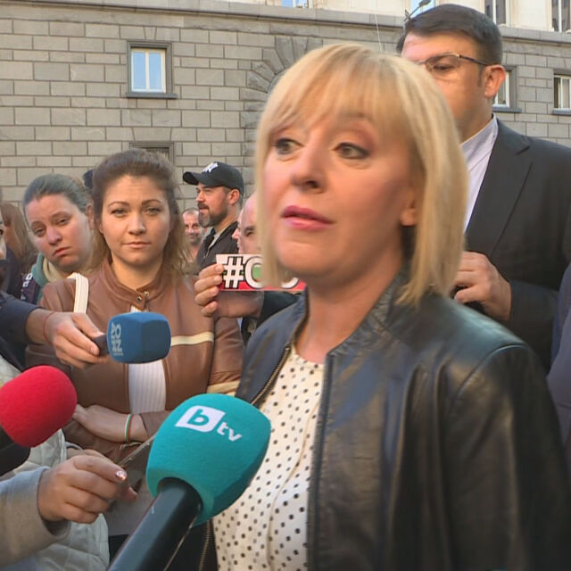 Мая Манолова се оплака от „полицейски репресии“ срещу протестиращи