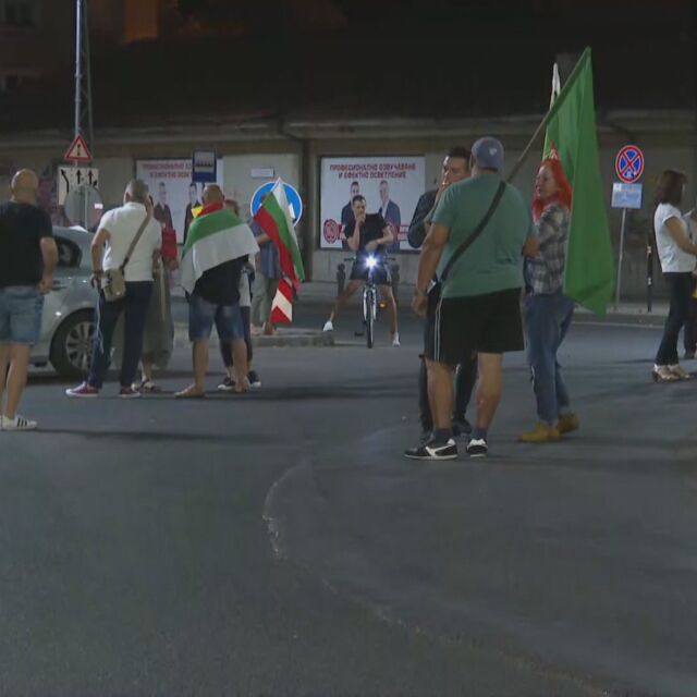 Блокираха кръговото кръстовище до Водната палата в Пловдив